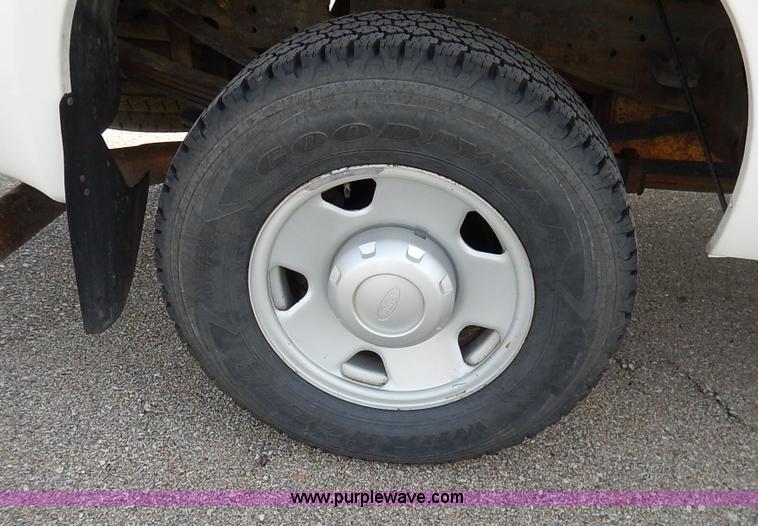 image for item K7438 2006 Ford F350 Super Duty XL SuperCab pickup truck