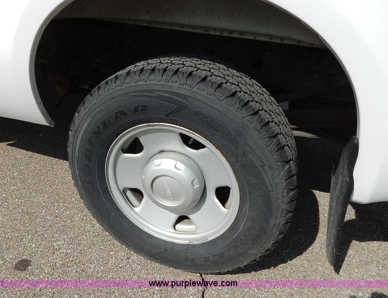 image for item K7438 2006 Ford F350 Super Duty XL SuperCab pickup truck