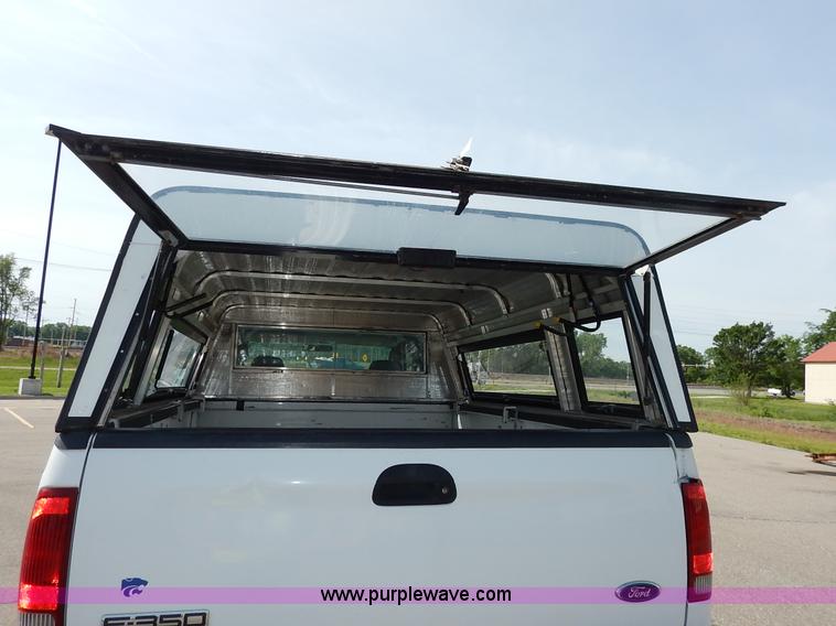 image for item K7438 2006 Ford F350 Super Duty XL SuperCab pickup truck