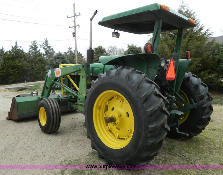 image for item K8039 1982 John Deere 2440 tractor