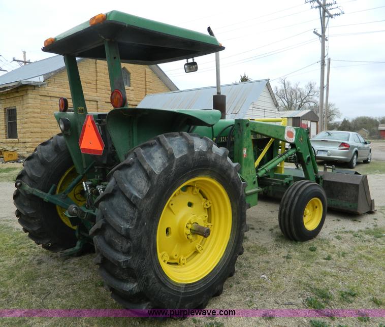 image for item K8039 1982 John Deere 2440 tractor