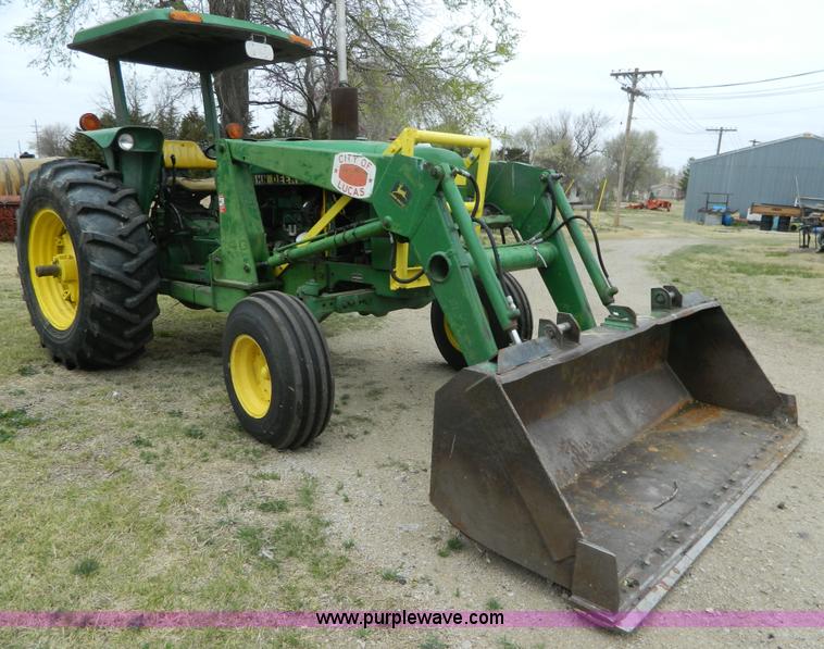 image for item K8039 1982 John Deere 2440 tractor