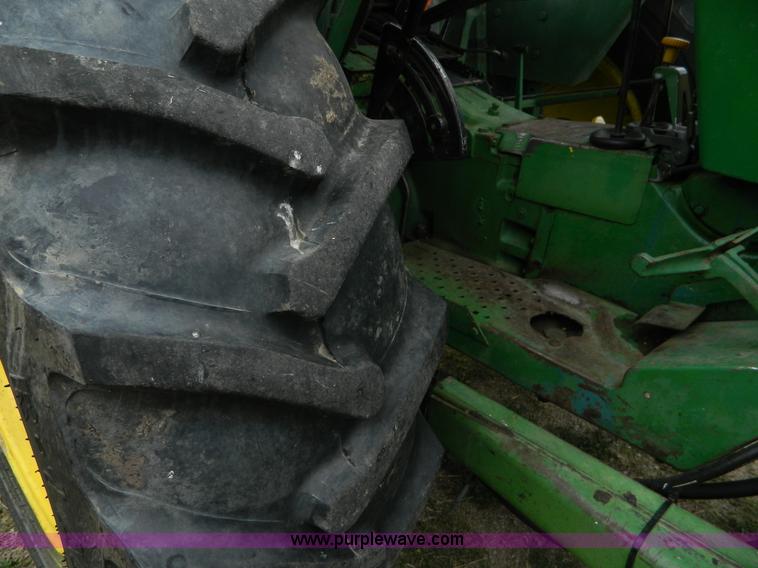 image for item K8039 1982 John Deere 2440 tractor