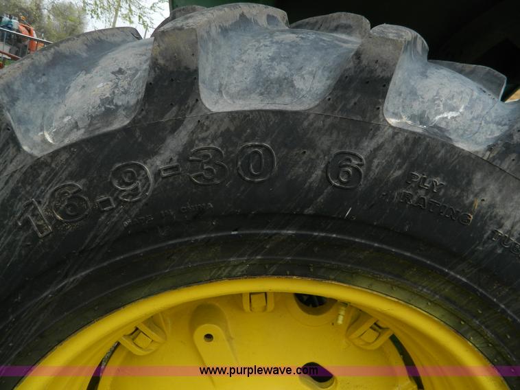 image for item K8039 1982 John Deere 2440 tractor