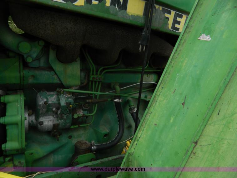 image for item K8039 1982 John Deere 2440 tractor
