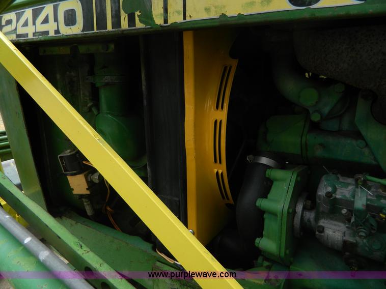 image for item K8039 1982 John Deere 2440 tractor