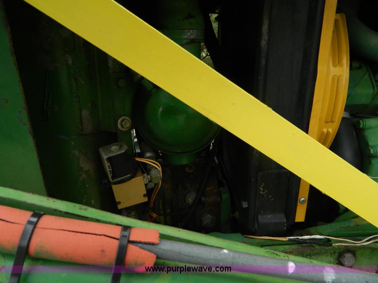 image for item K8039 1982 John Deere 2440 tractor