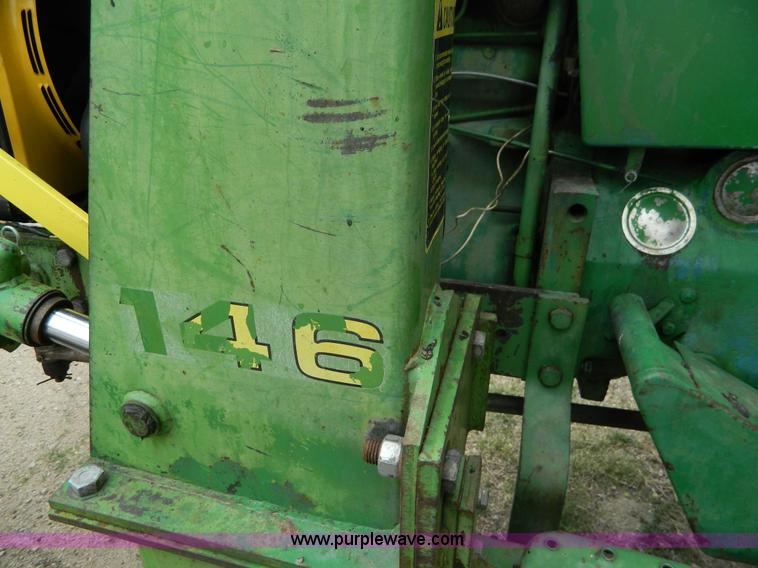 image for item K8039 1982 John Deere 2440 tractor