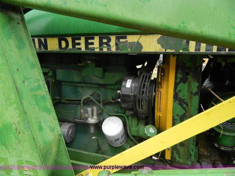 image for item K8039 1982 John Deere 2440 tractor