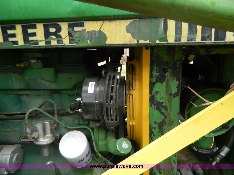 image for item K8039 1982 John Deere 2440 tractor