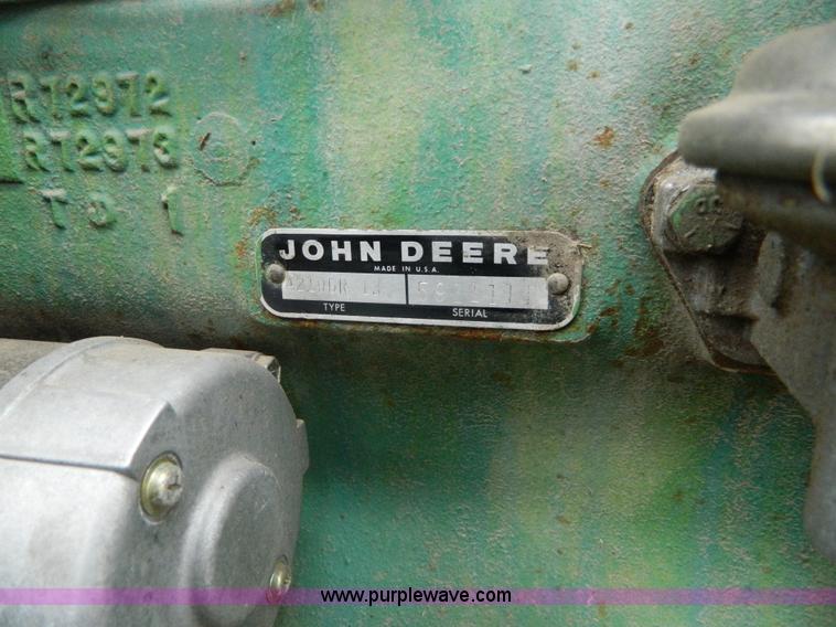 image for item K8039 1982 John Deere 2440 tractor