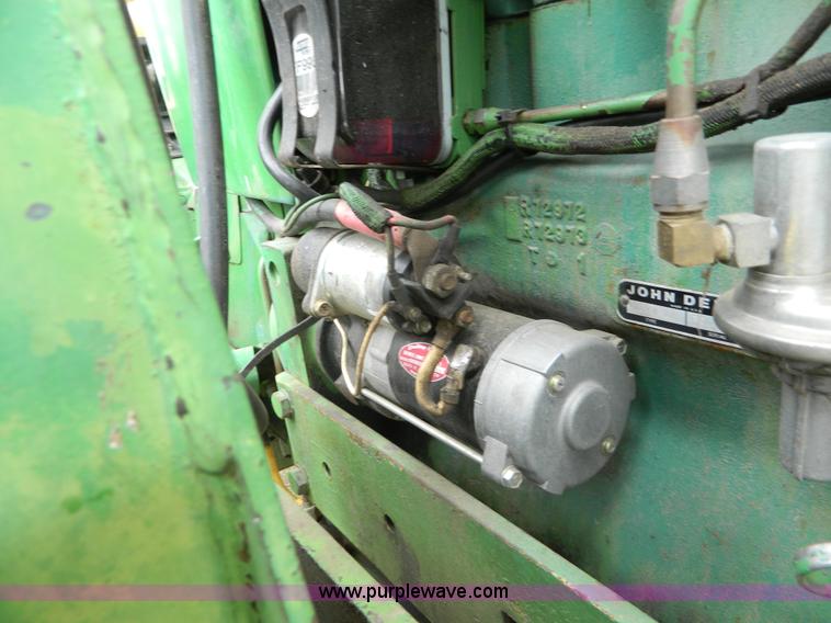 image for item K8039 1982 John Deere 2440 tractor