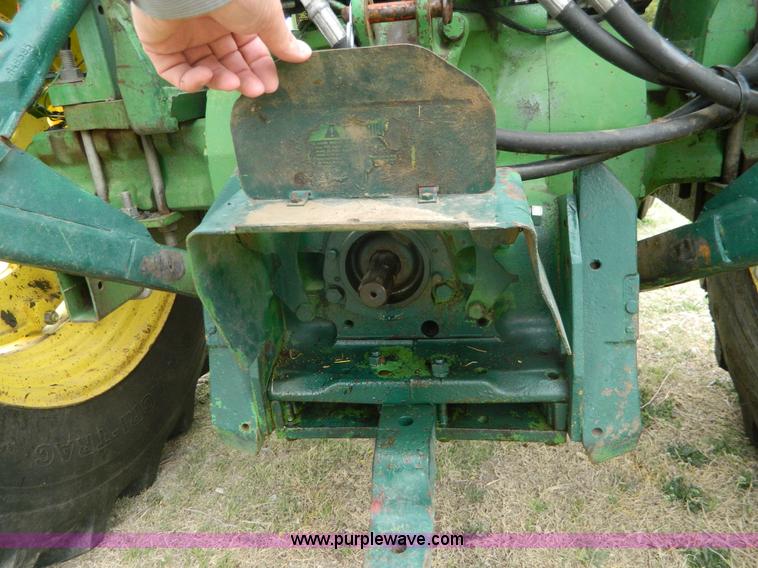 image for item K8039 1982 John Deere 2440 tractor