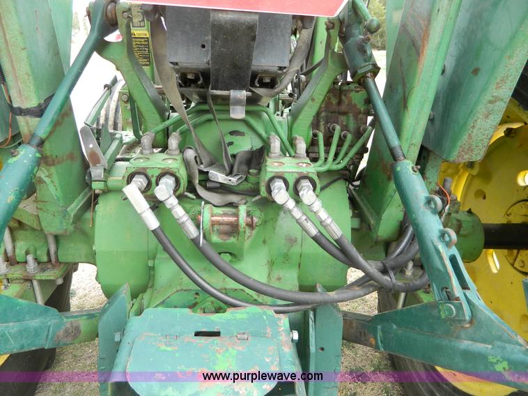 image for item K8039 1982 John Deere 2440 tractor