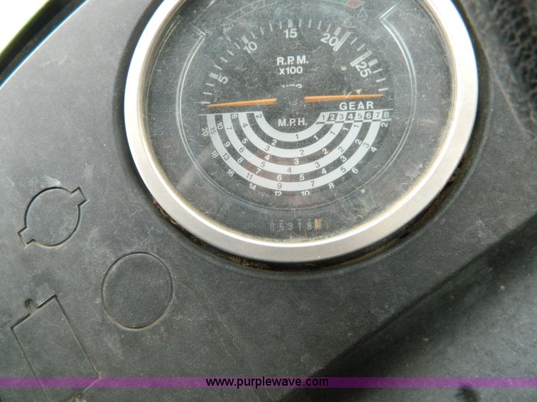 image for item K8039 1982 John Deere 2440 tractor