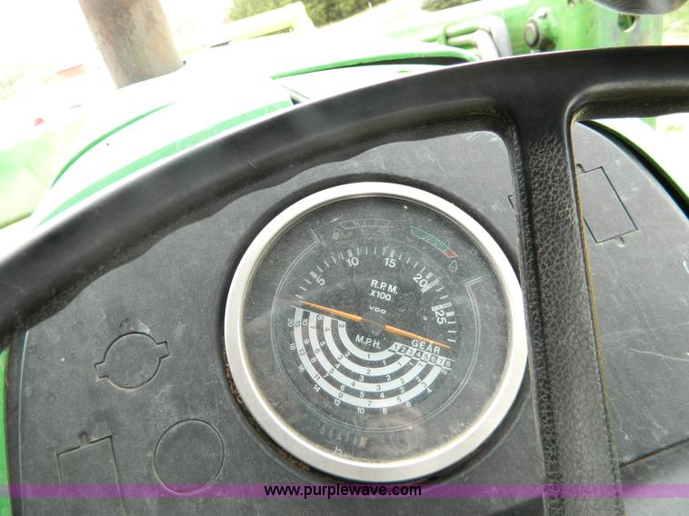 image for item K8039 1982 John Deere 2440 tractor
