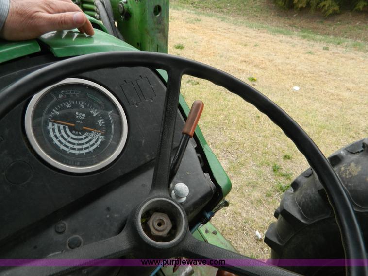 image for item K8039 1982 John Deere 2440 tractor