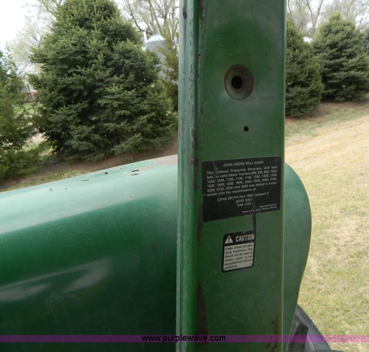 image for item K8039 1982 John Deere 2440 tractor