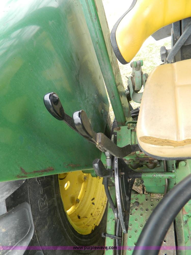 image for item K8039 1982 John Deere 2440 tractor