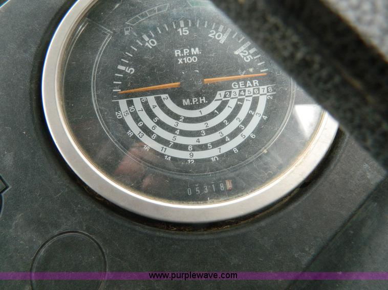 image for item K8039 1982 John Deere 2440 tractor