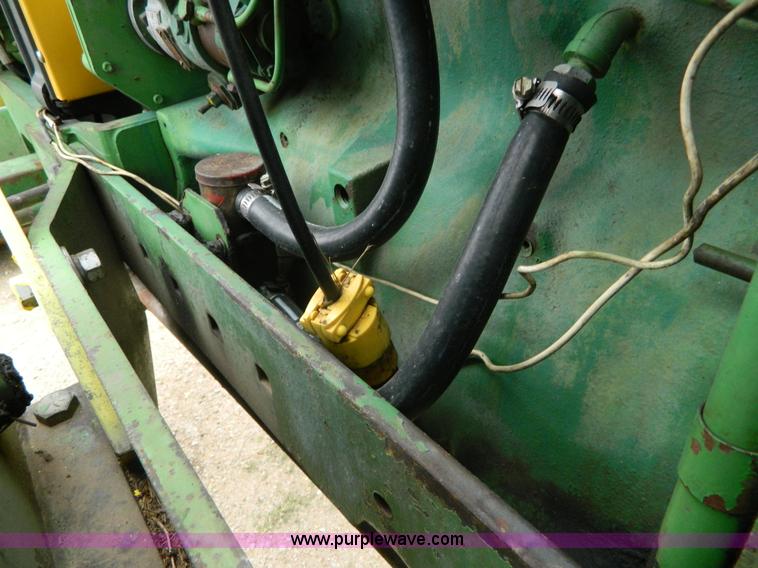 image for item K8039 1982 John Deere 2440 tractor