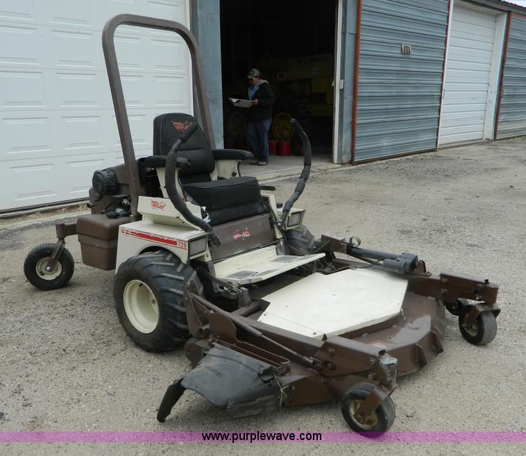 image for item K8040 2005 Grasshopper 729 lawn mower