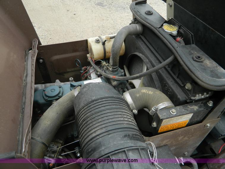 image for item K8040 2005 Grasshopper 729 lawn mower