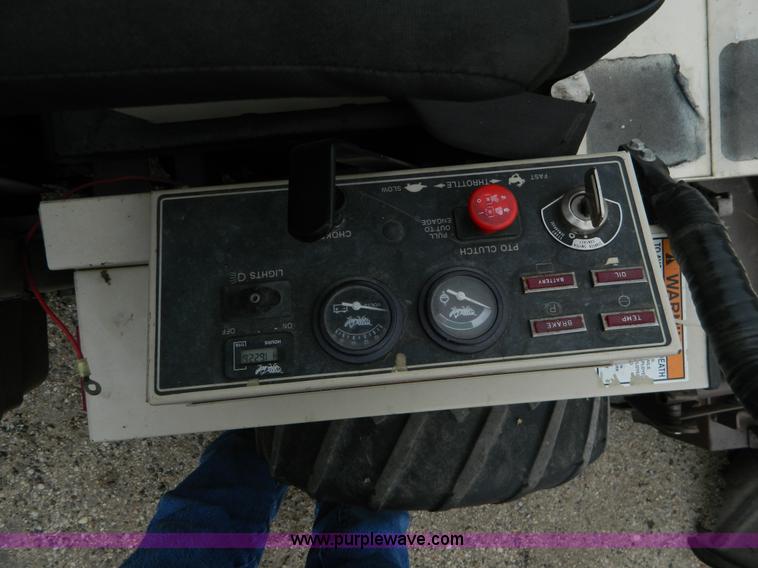 image for item K8040 2005 Grasshopper 729 lawn mower