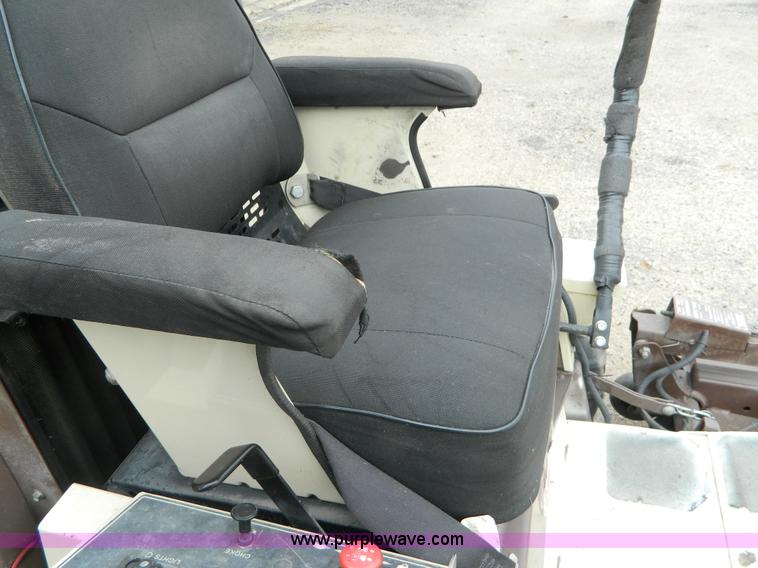 image for item K8040 2005 Grasshopper 729 lawn mower