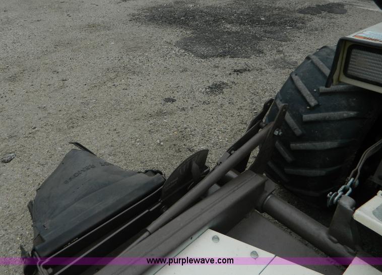 image for item K8040 2005 Grasshopper 729 lawn mower