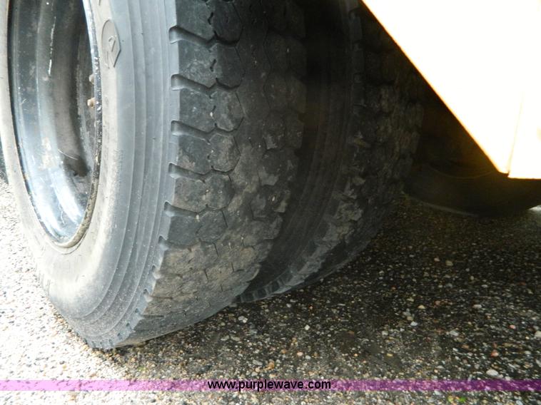 image for item K8069 1997 International 3800 school bus