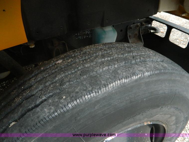 image for item K8069 1997 International 3800 school bus