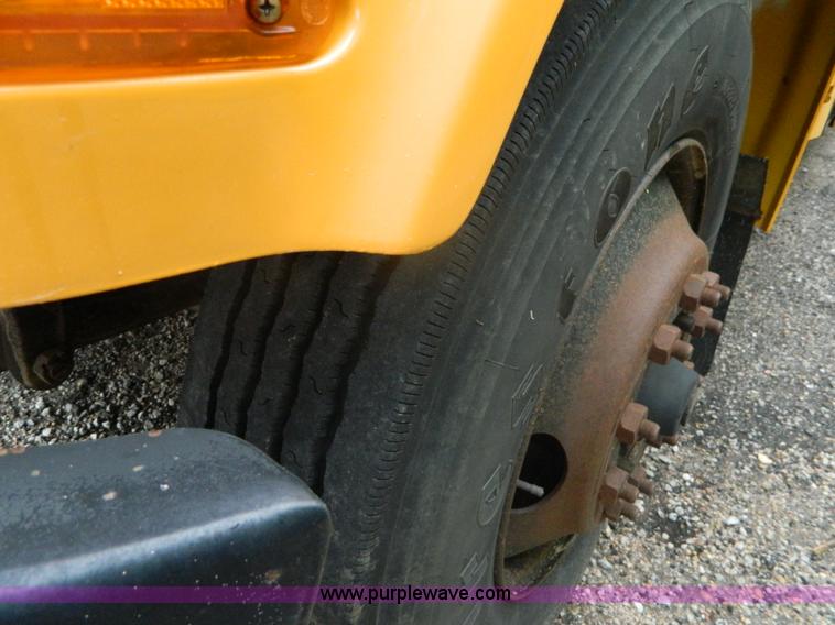 image for item K8069 1997 International 3800 school bus