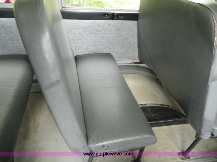 image for item K8069 1997 International 3800 school bus