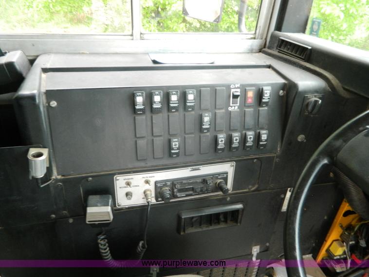 image for item K8069 1997 International 3800 school bus