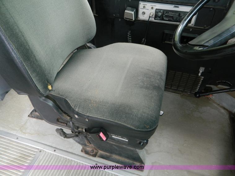 image for item K8069 1997 International 3800 school bus
