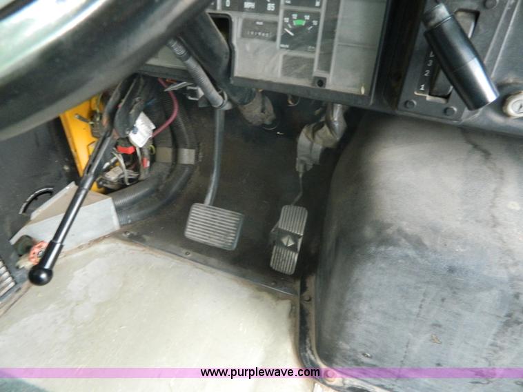image for item K8069 1997 International 3800 school bus