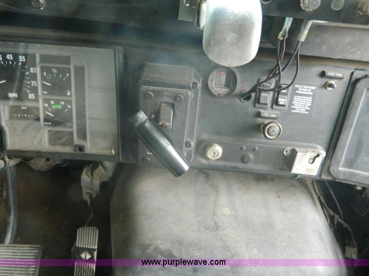 image for item K8069 1997 International 3800 school bus
