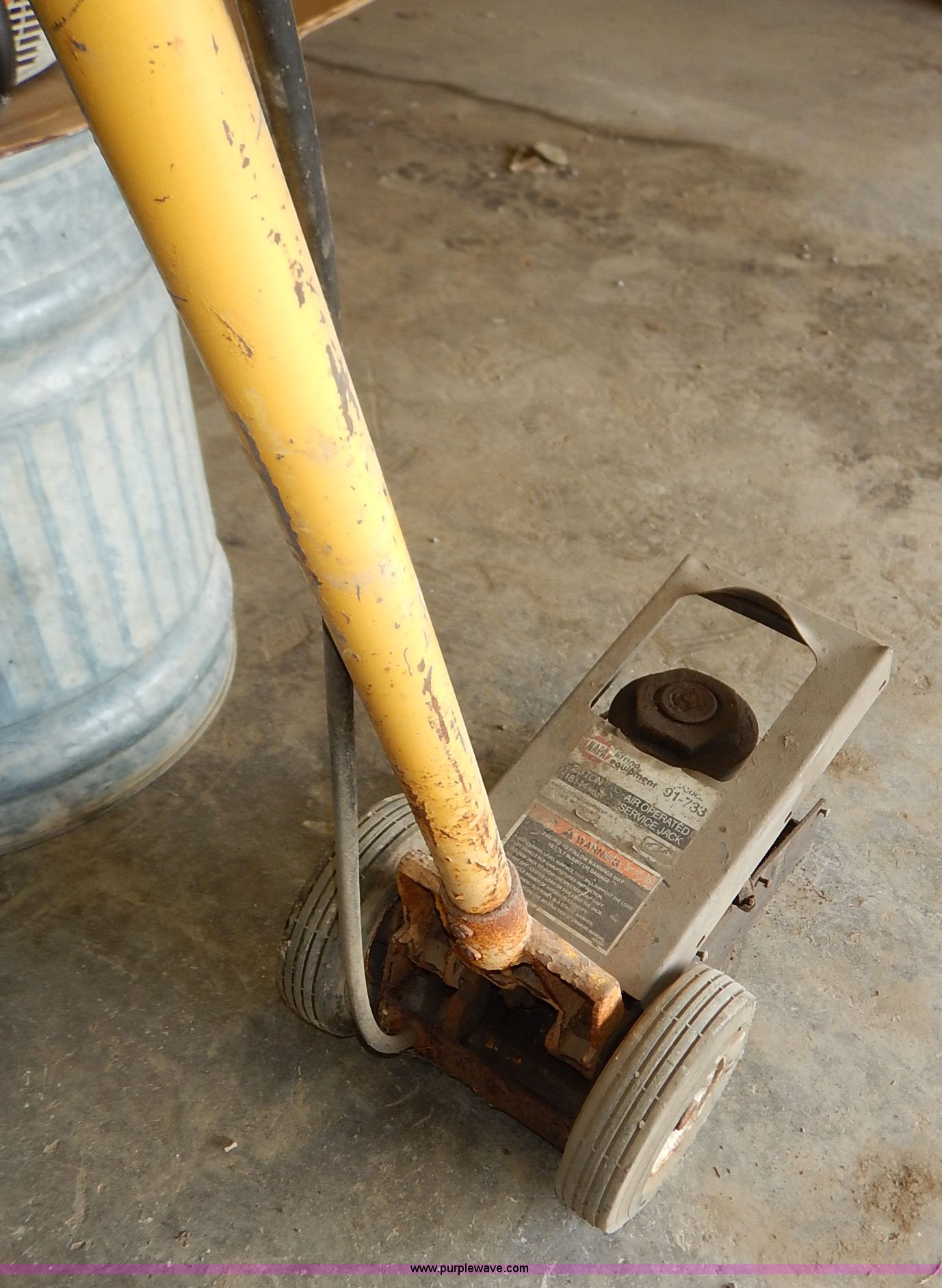 Napa air operated service jack in Pleasanton, KS Item BJ9542 sold