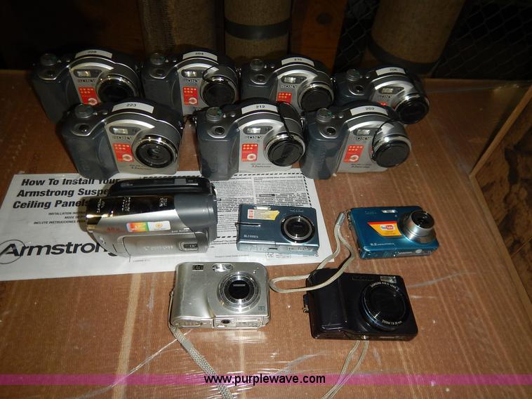 image for item BJ9612 (12) assorted cameras/camcorders