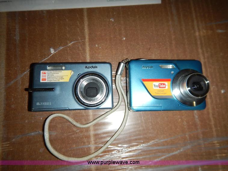 image for item BJ9612 (12) assorted cameras/camcorders