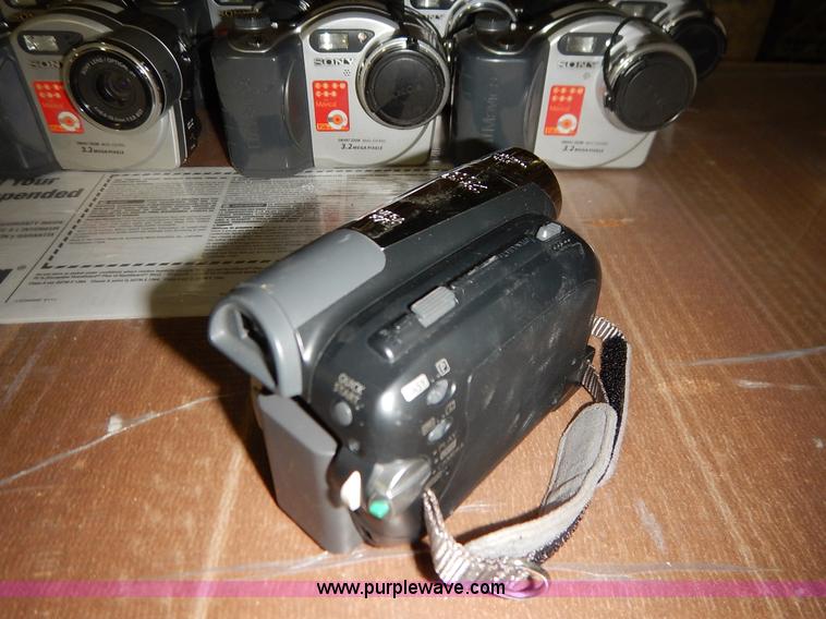 image for item BJ9612 (12) assorted cameras/camcorders