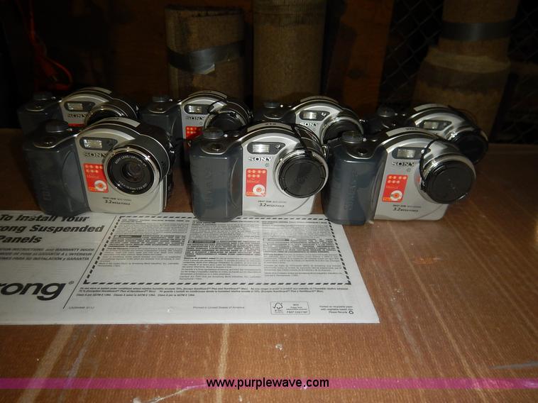 image for item BJ9612 (12) assorted cameras/camcorders