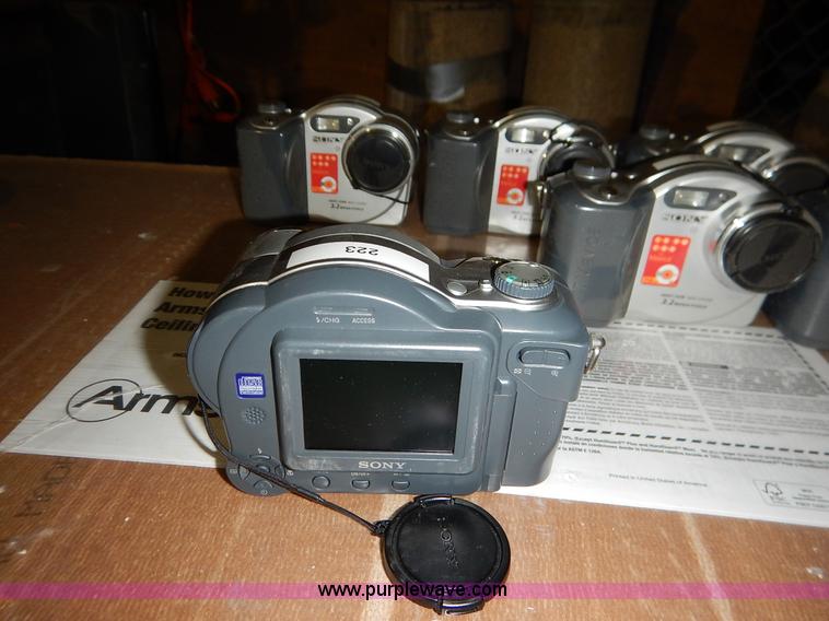 image for item BJ9612 (12) assorted cameras/camcorders