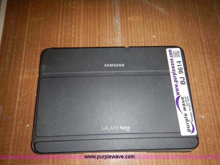 image for item BJ9614 Assorted electronics