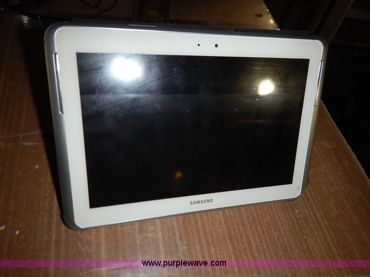 image for item BJ9614 Assorted electronics