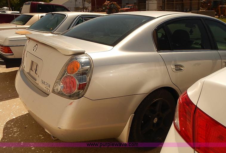 image for item I3502 2003 Nissan Altima 3.5 SE