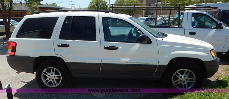image for item J3918 2004 Jeep Grand Cherokee Laredo SUV