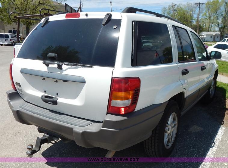 image for item J3918 2004 Jeep Grand Cherokee Laredo SUV