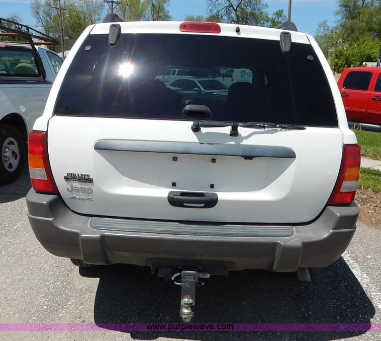 image for item J3918 2004 Jeep Grand Cherokee Laredo SUV